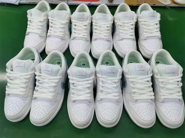 Diamond Supply Co. x Dunk Low Pro SB 'White Diamond' 