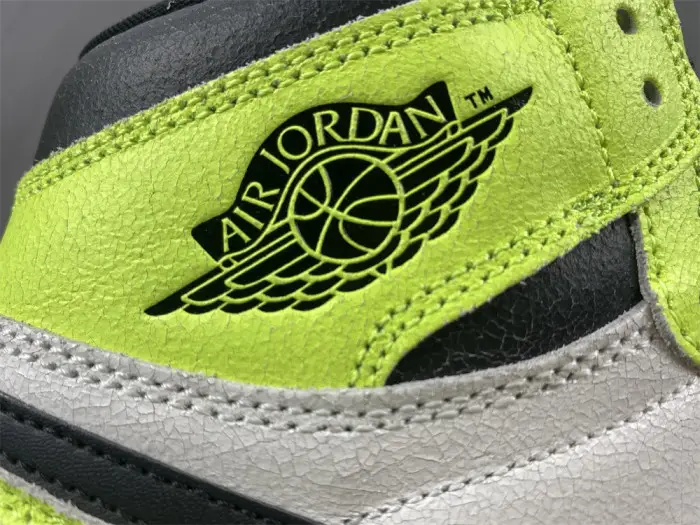 AIR JORDAN 1 HIGH OG "VOLT" -555088-702 