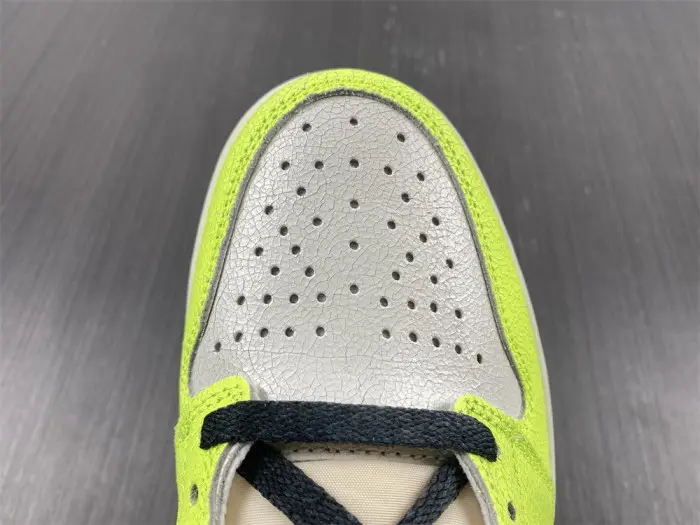AIR JORDAN 1 HIGH OG "VOLT" -555088-702 