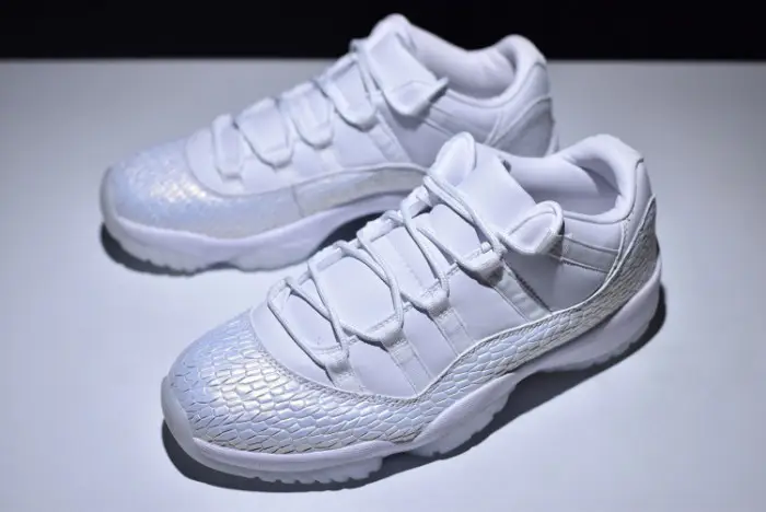 Air Jordan 11 Low Heiress Frost White 