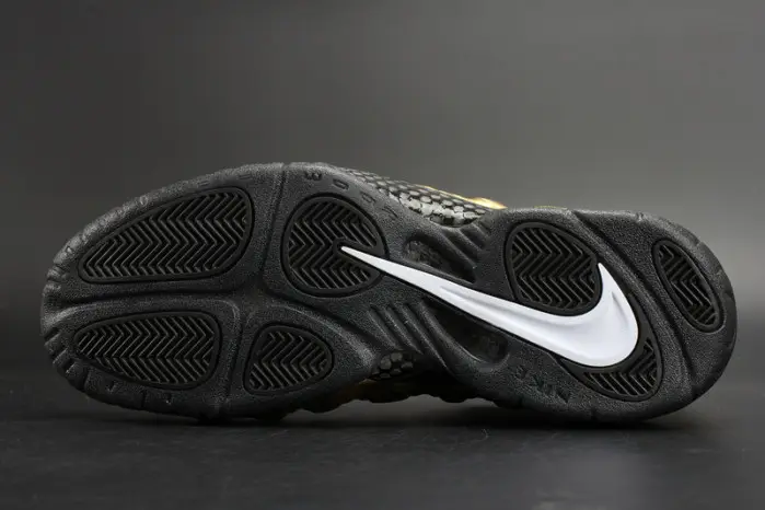 Air Foamposite Pro “Metallic Gold” Black mens 