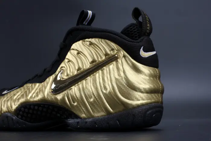 Air Foamposite Pro “Metallic Gold” Black mens 