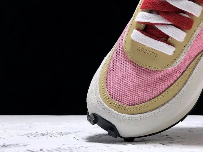 Sacai x Nike LDV Waffle pink 