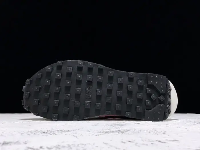 Sacai x Nike LDV Waffle pink 