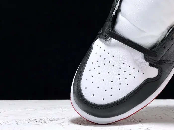 Air Jordan 1 Satin Black Toe 