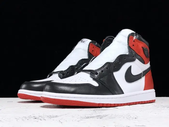 Air Jordan 1 Satin Black Toe 