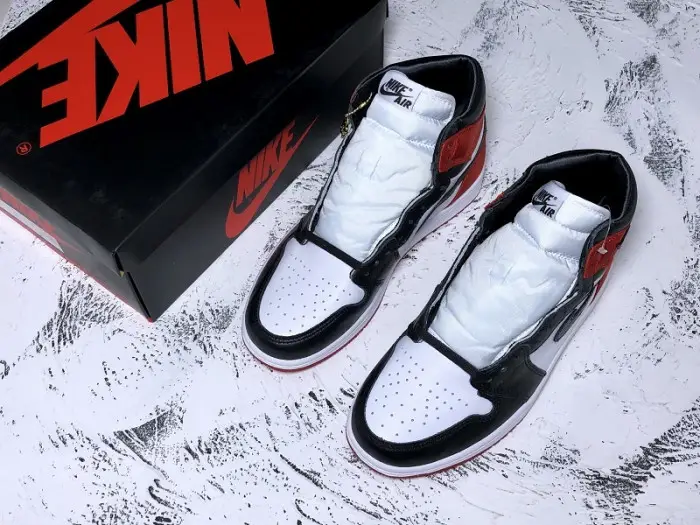 Air Jordan 1 Satin Black Toe 