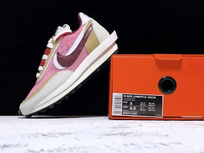 Sacai x Nike LDV Waffle pink 