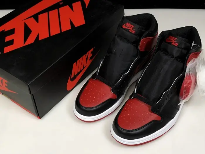 Air Jordan 1 Retro High OG 'Banned' 2016
