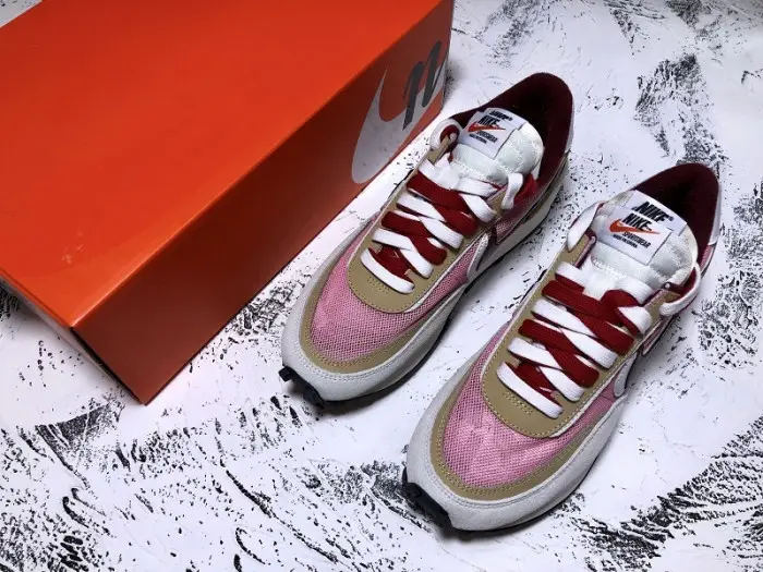 Sacai x Nike LDV Waffle pink 