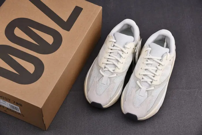 adidas Yeezy Boost 700 Analog 