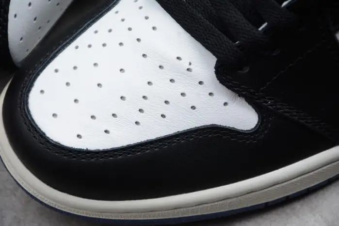 AIR JORDAN 1 RETRO HIGH OG "BLUE MOON" 555088-115 