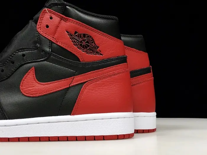 Air Jordan 1 Retro High OG 'Banned' 2016 