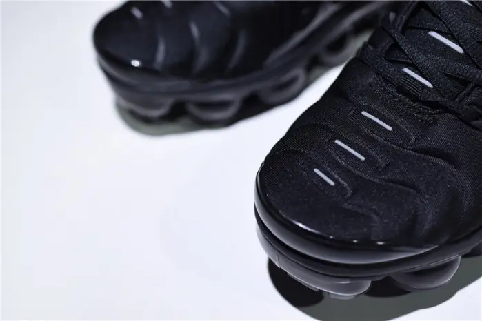Nike Air VaporMax Plus Triple Black 