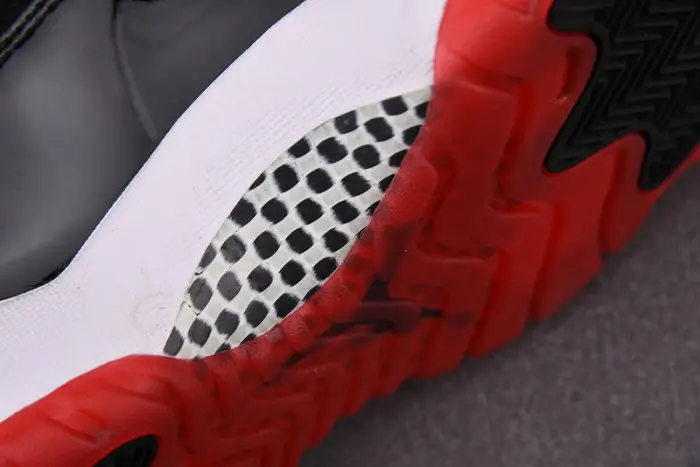 Air Jordan 11 Bred 2019 