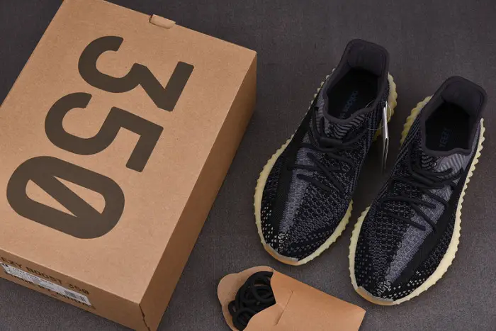 adidas Yeezy Boost 350 V2 Carbon 