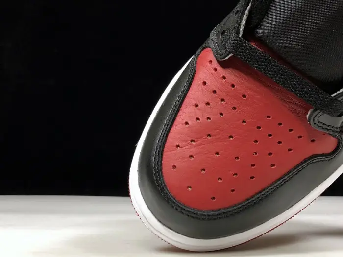 Air Jordan 1 Retro High OG 'Banned' 2016 