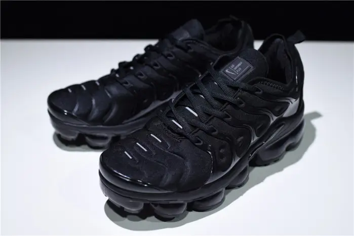 Nike Air VaporMax Plus Triple Black 