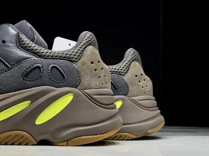 Kanye West x Adidas Yeezy Runner Boost 700“Mauve” 