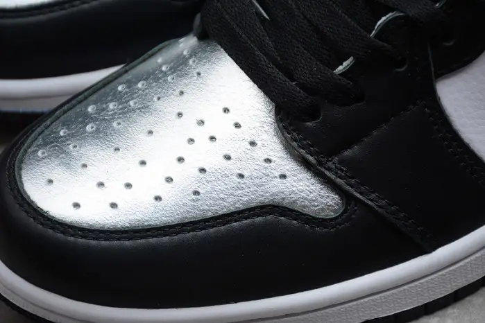 Air Jordan 1 Silver Toe 