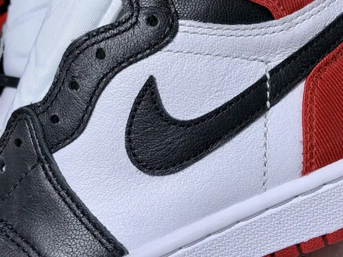 Air Jordan 1 Satin Black Toe 