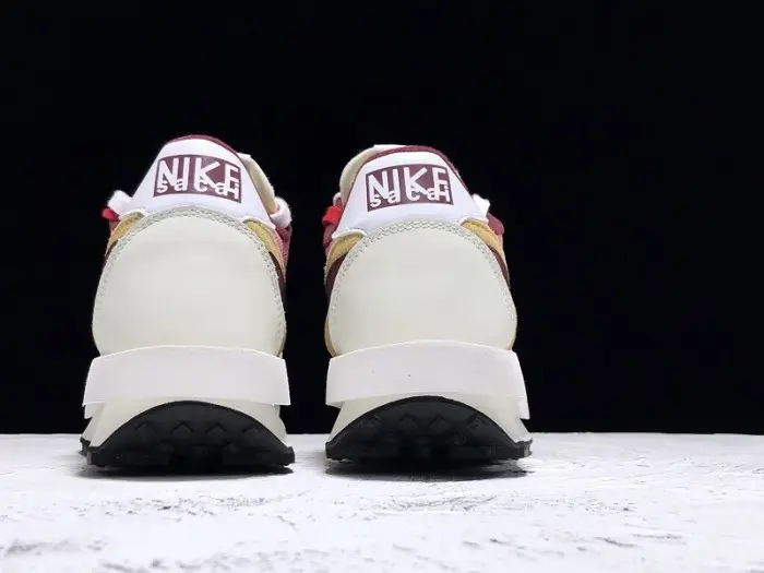 Sacai x Nike LDV Waffle pink 