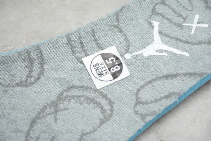Nike Air Jordan 4 retro kaws cool grey 