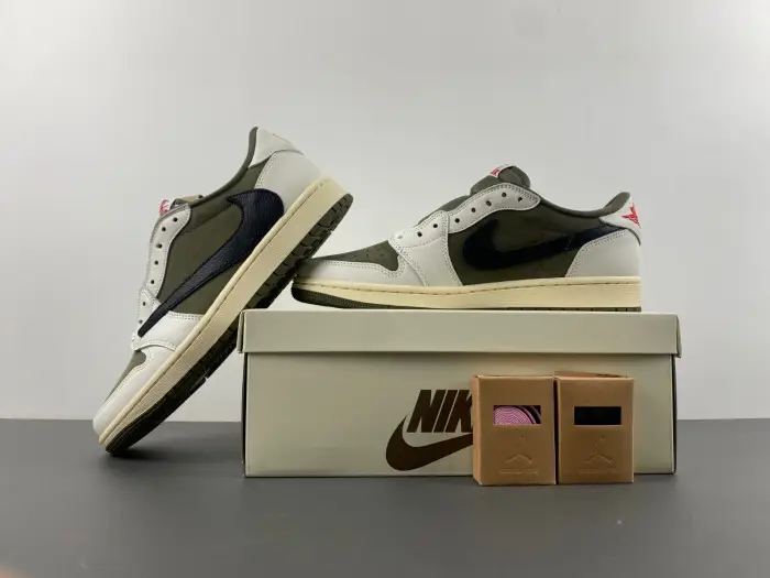 Travis Scott x Air Jordan 1 Low OG-DM7866-200 