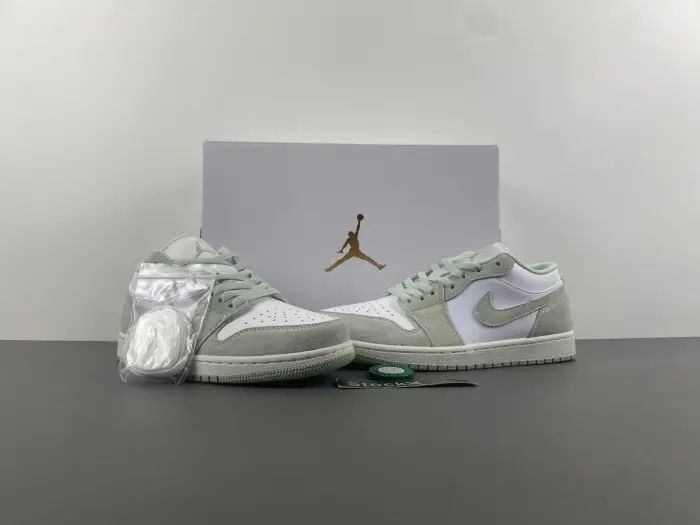 Air Jordan 1 Low “Light Green”-FN5214-131 