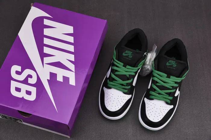 Nike SB Dunk Low “Classic Green” 