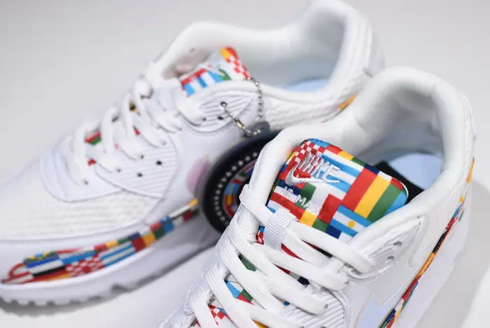 NIKE AIR MAX 90 NIC QS "INTERNATIONAL FLAG PACK" 