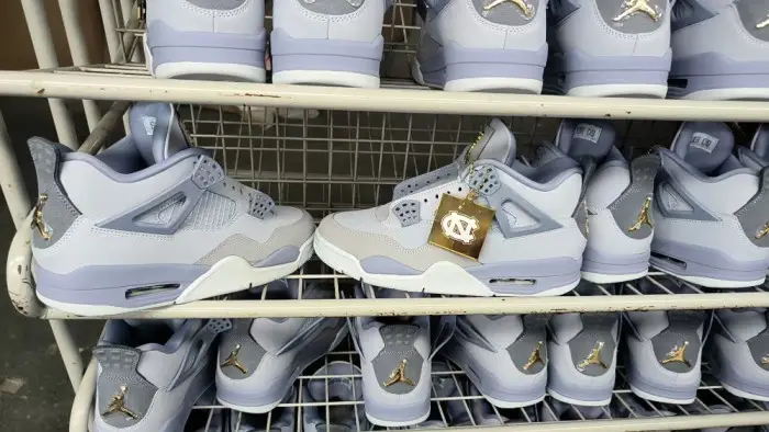 Jordan 4 UNC Tar Heels PE -HV9204-407 