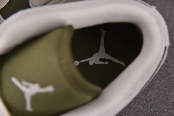 Air Jordan 1 Low SE Medium Olive Sail- 
