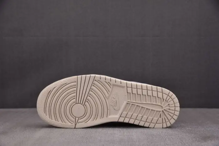 Air Jordan 1 Low SE Medium Olive Sail- 