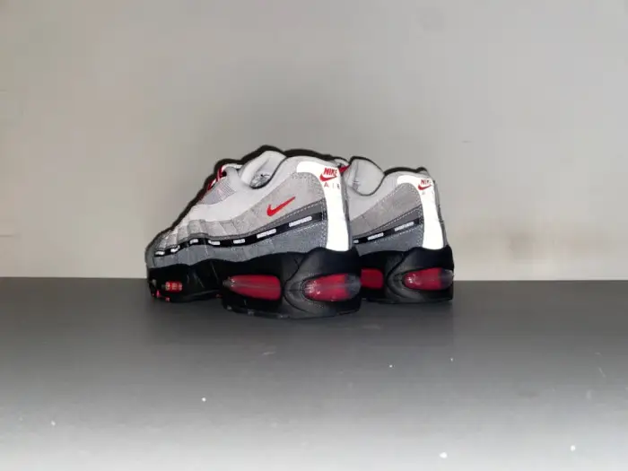 Undefeated x Air Max 95-IB4523-003  FFDD1906