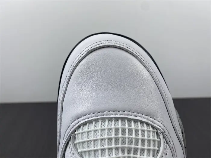 Air Jordan 4 OG “White Cement” 