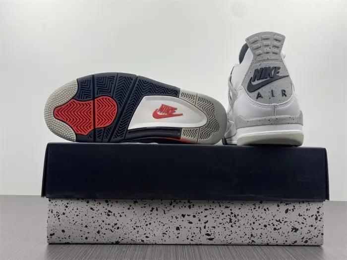 Air Jordan 4 OG “White Cement” 