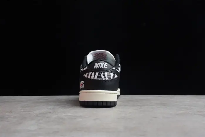 Quartersnacks x Nike SB Dunk Low 