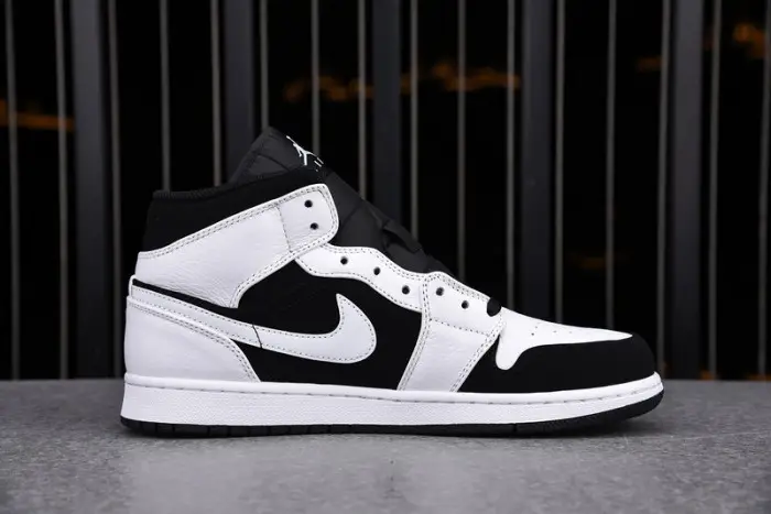Air Jordan 1 Retro Mid 'Tuxedo' 
