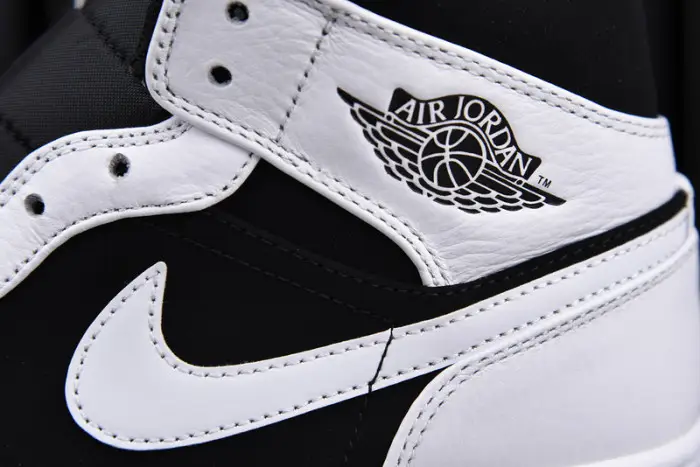Air Jordan 1 Retro Mid 'Tuxedo' 