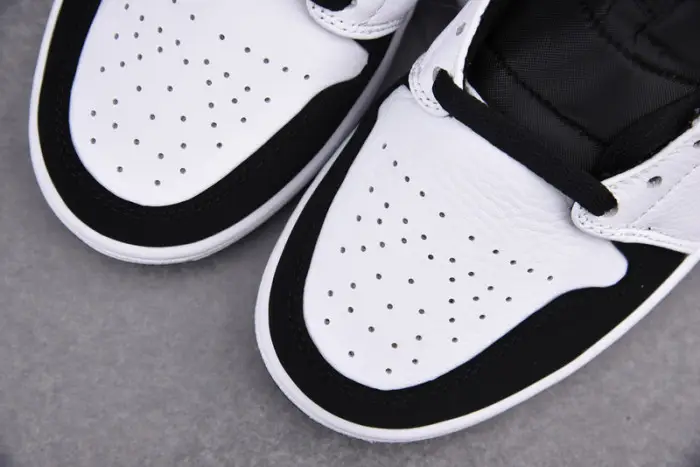 Air Jordan 1 Retro Mid 'Tuxedo' 