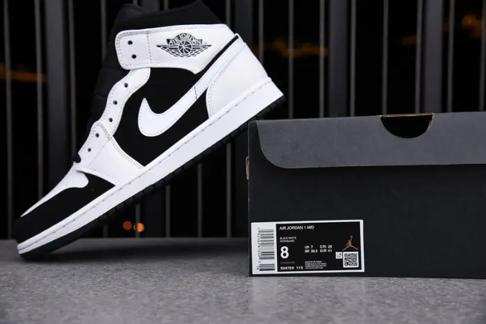 Air Jordan 1 Retro Mid 'Tuxedo' 