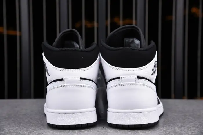 Air Jordan 1 Retro Mid 'Tuxedo' 
