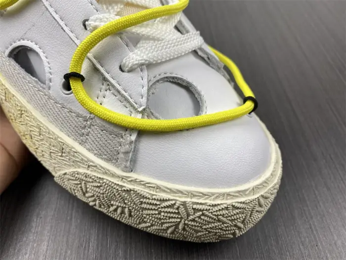 O-W  NIKE BLAZER LOW 2021 
