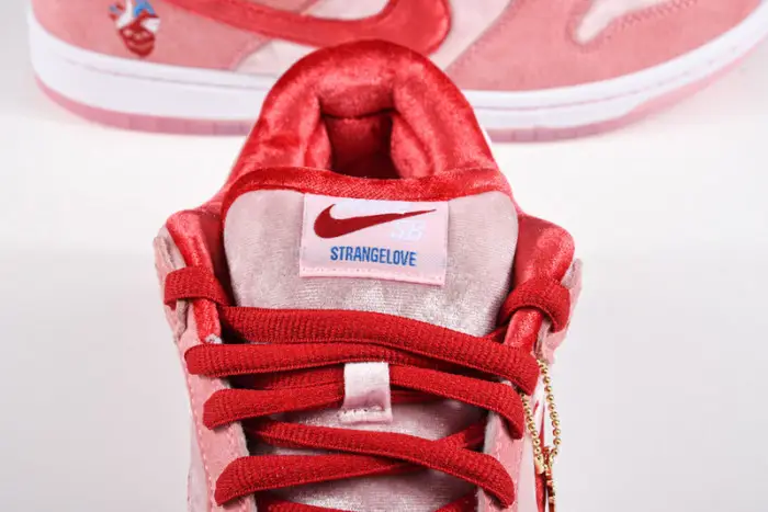 Nike Dunk SB Low strangelove skateboards 
