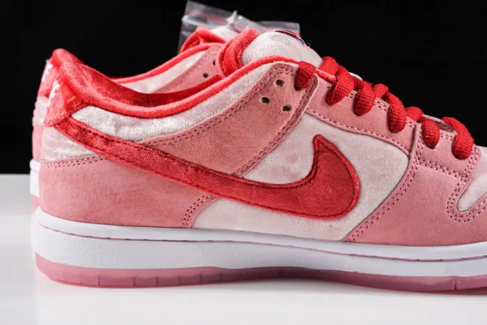 Nike Dunk SB Low strangelove skateboards 
