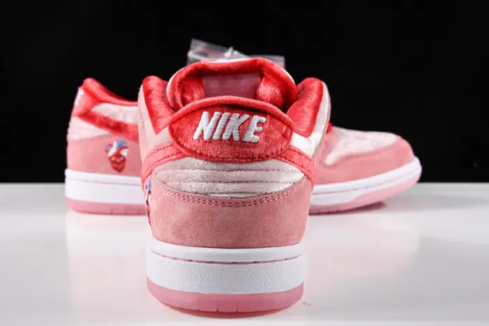 Nike Dunk SB Low strangelove skateboards 