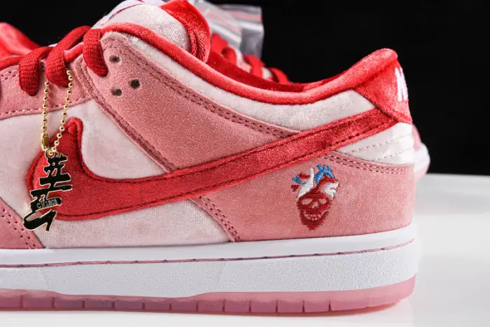 Nike Dunk SB Low strangelove skateboards 
