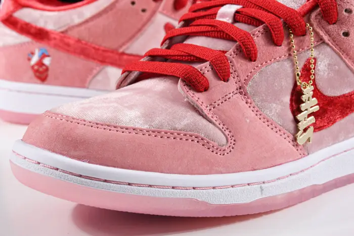 Nike Dunk SB Low strangelove skateboards 