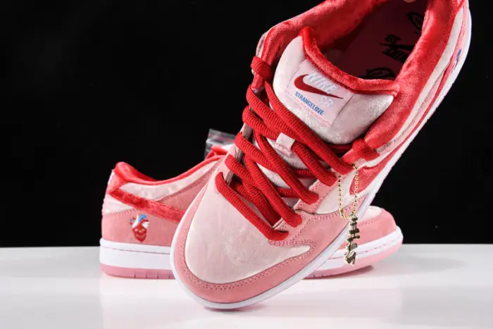 Nike Dunk SB Low strangelove skateboards 